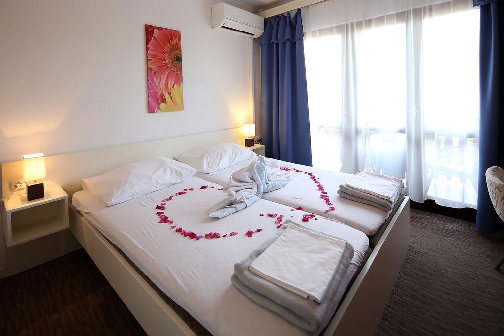 Guest House Zeba & Riviera Šilo Extérieur photo