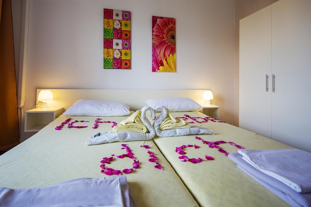 Guest House Zeba & Riviera Šilo Extérieur photo