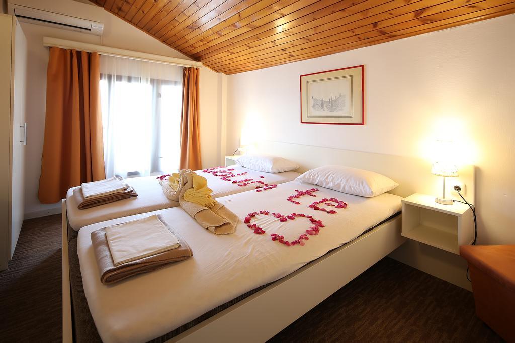 Guest House Zeba & Riviera Šilo Extérieur photo