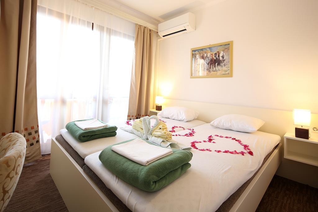 Guest House Zeba & Riviera Šilo Extérieur photo