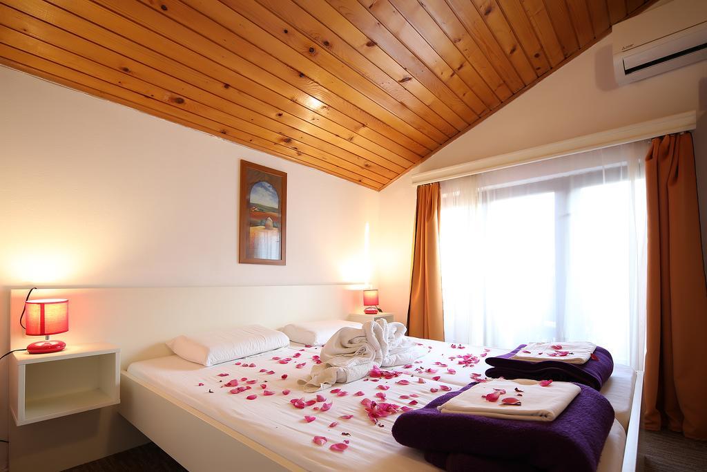 Guest House Zeba & Riviera Šilo Extérieur photo
