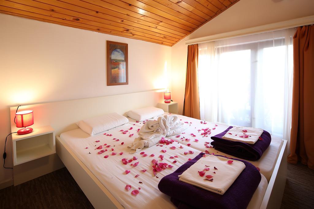 Guest House Zeba & Riviera Šilo Extérieur photo