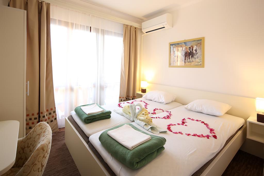 Guest House Zeba & Riviera Šilo Extérieur photo