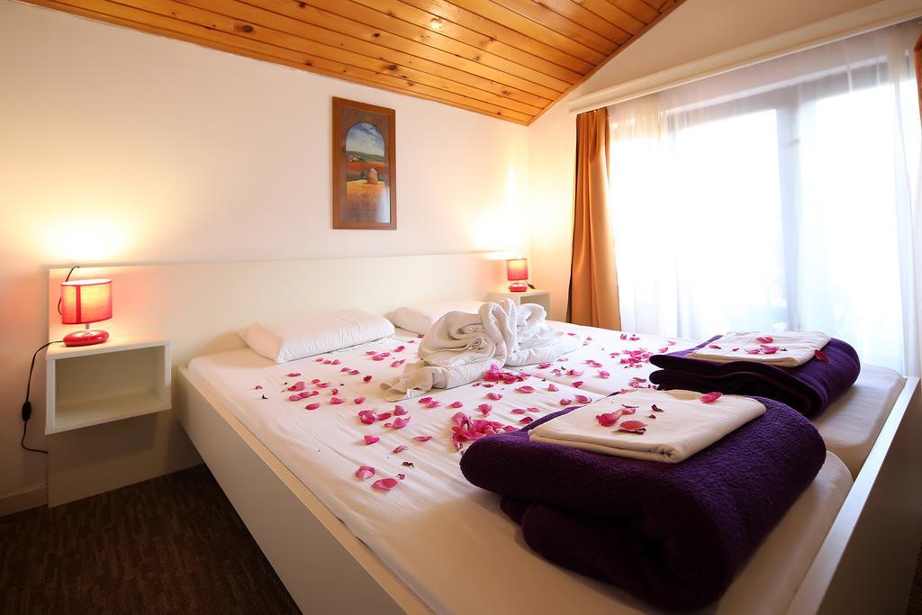 Guest House Zeba & Riviera Šilo Extérieur photo