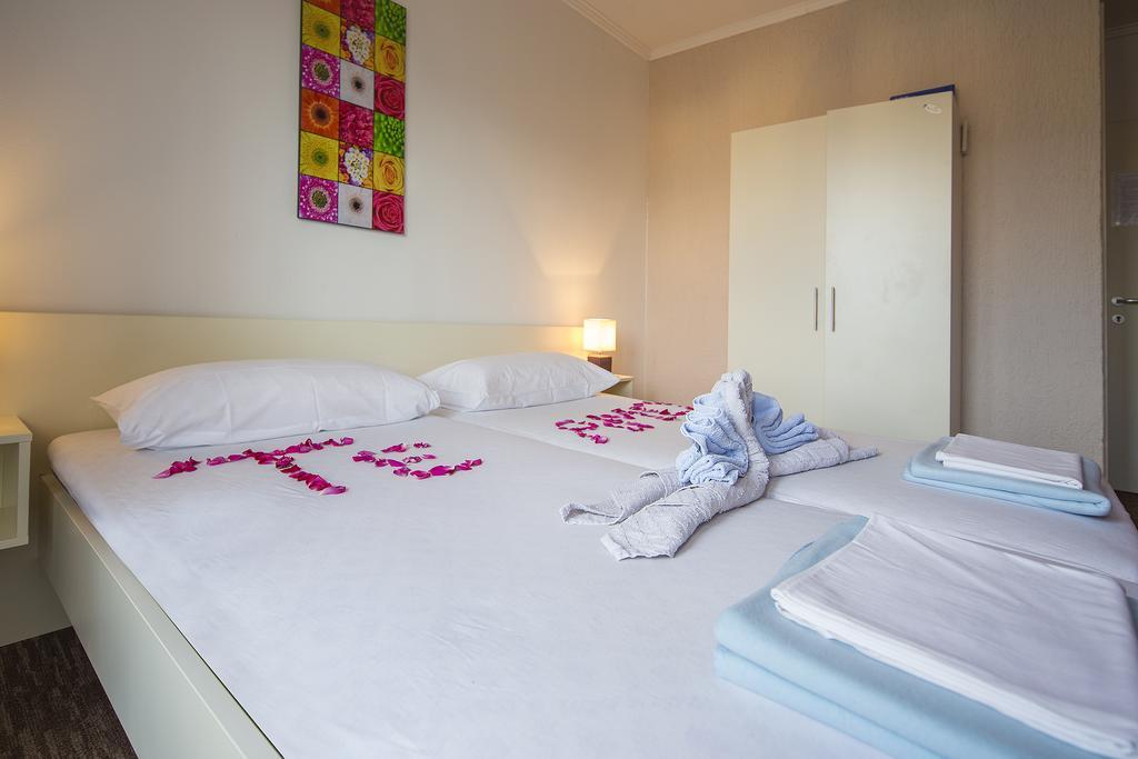 Guest House Zeba & Riviera Šilo Extérieur photo
