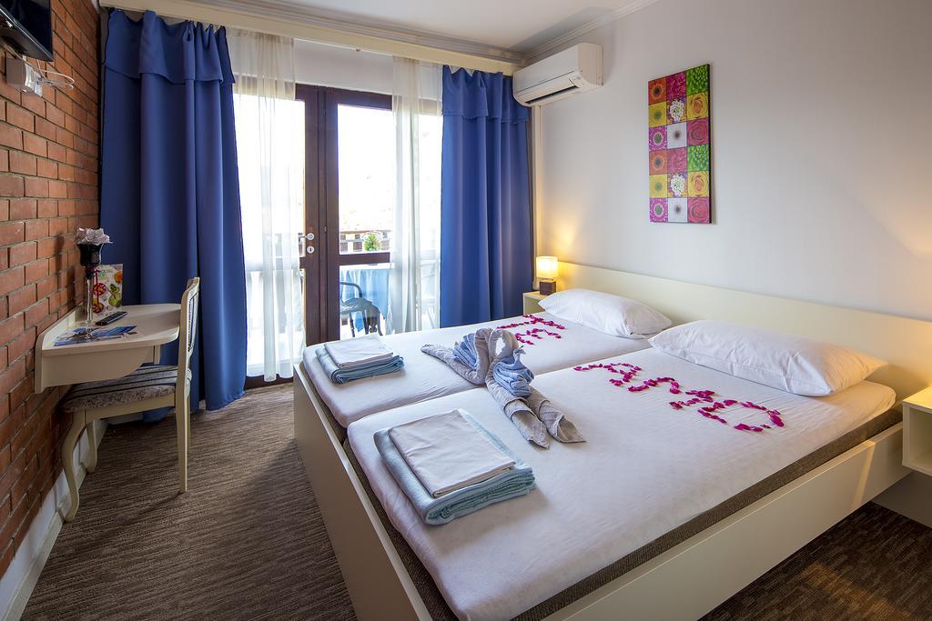 Guest House Zeba & Riviera Šilo Extérieur photo