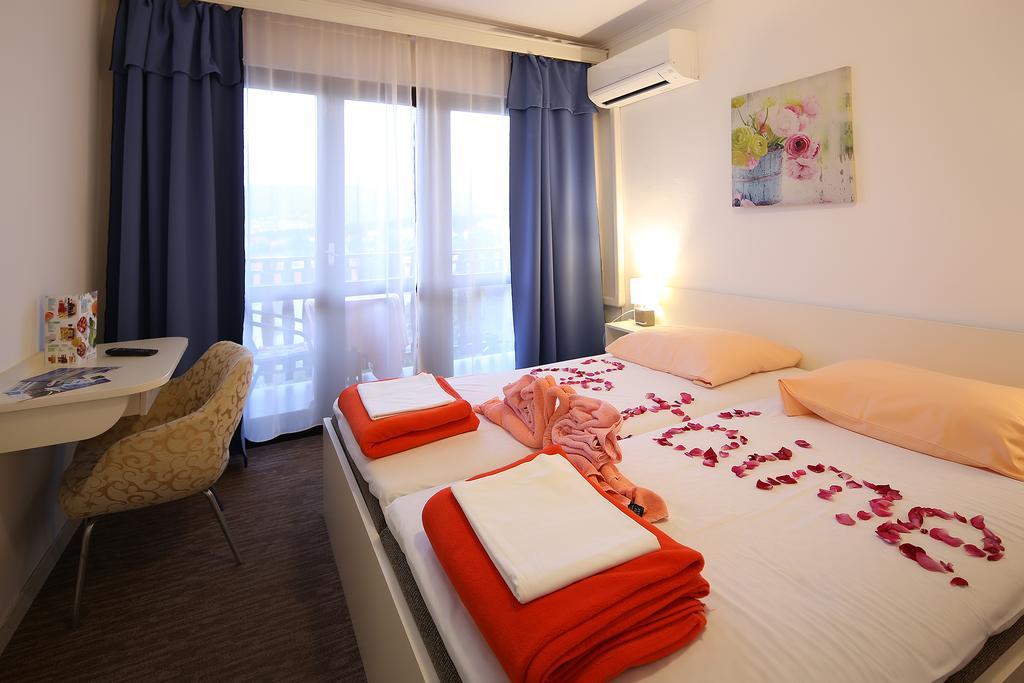 Guest House Zeba & Riviera Šilo Extérieur photo