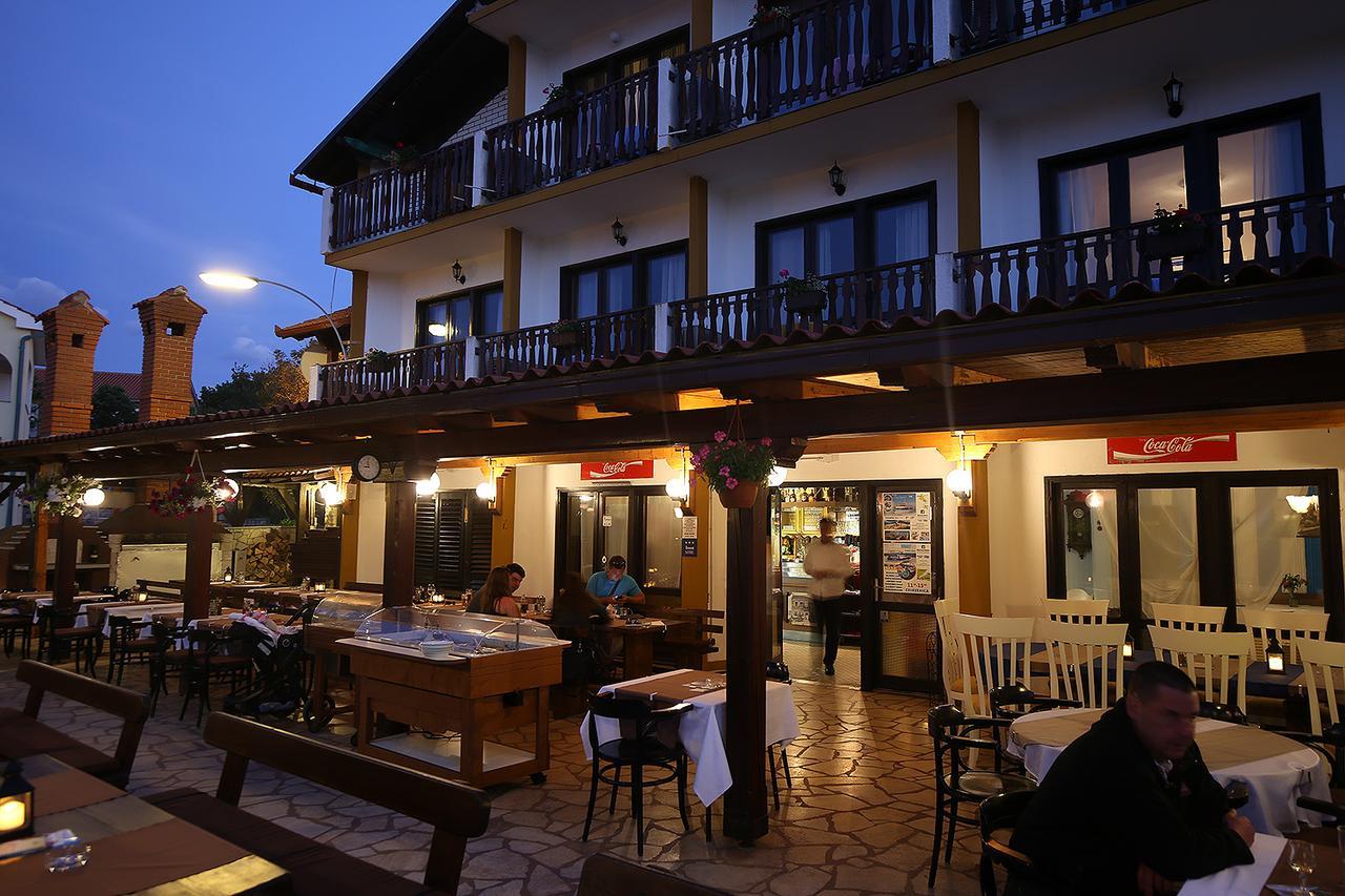 Guest House Zeba & Riviera Šilo Extérieur photo